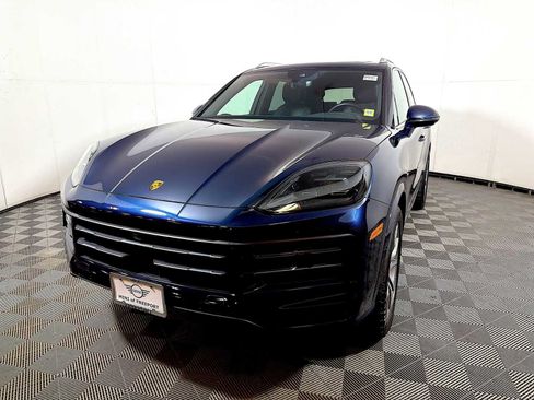 Used 2024 Porsche Cayenne AWD/4WD image 3