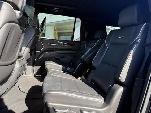 Used 2021 Cadillac Escalade ESV Premium Luxury w/ LPO, Radiant Package image 18