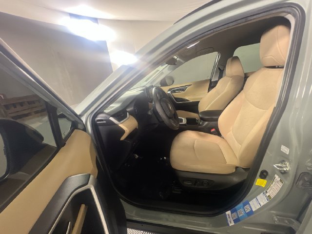 Used 2022 Toyota RAV4 XLE AWD/4WD image 14