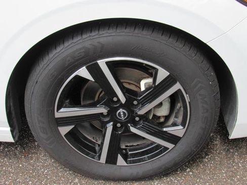 Used 2024 Nissan Sentra SV FWD image 9