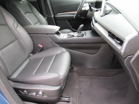 Certified 2025 Cadillac XT4 Premium Luxury image 11