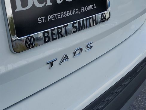 New 2026 Volkswagen Taos SE image 5