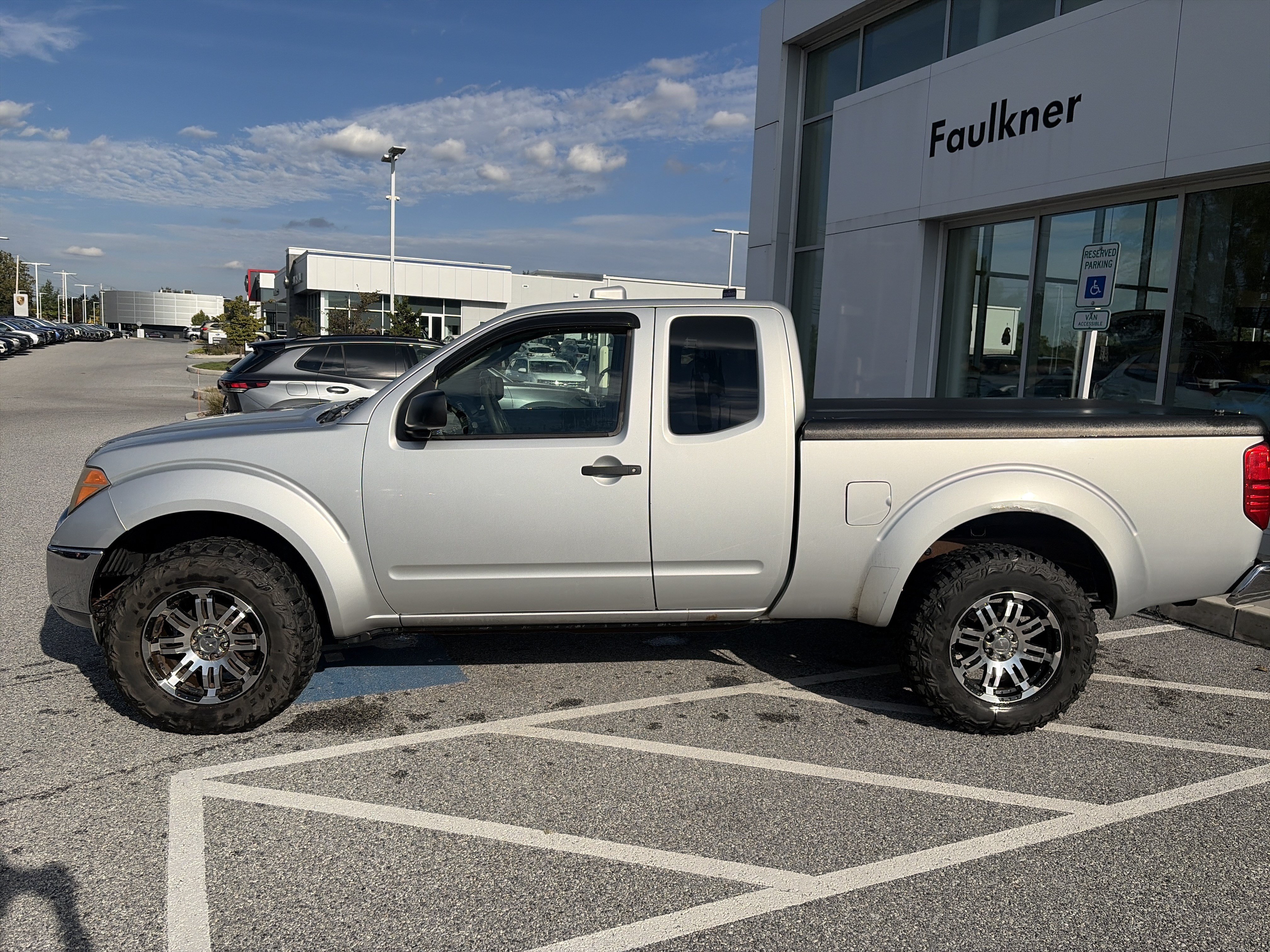 Used 2007 Nissan Frontier SE w/ SE Value Truck Pkg AWD/4WD image 8