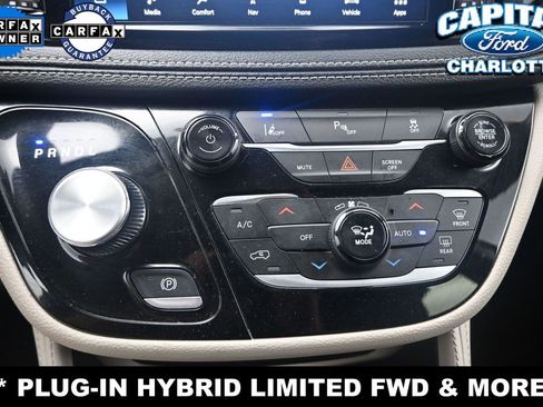 Used 2023 Chrysler Pacifica Limited FWD image 17