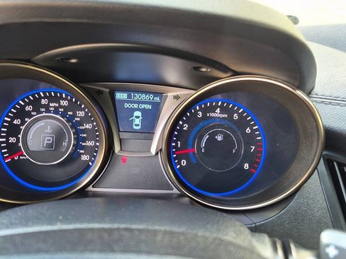 Used 2013 Hyundai Genesis 3.8 RWD image 30