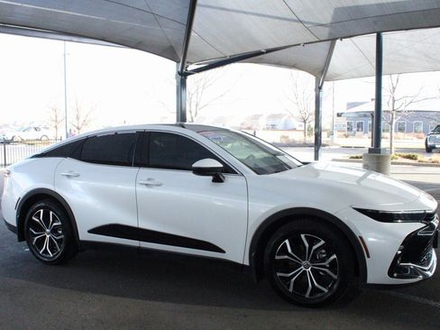 Used 2023 Toyota Crown Limited image 20