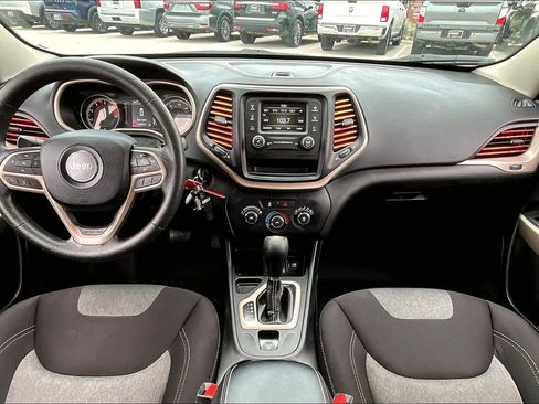 Used 2017 Jeep Cherokee Sport image 15
