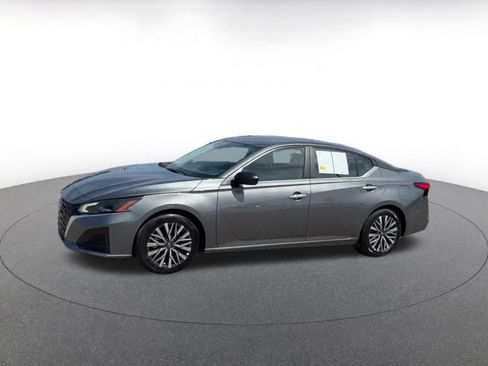 Used 2025 Nissan Altima 2.5 SV FWD image 6