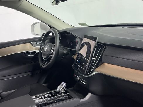 Used 2025 Volvo XC90 B5 Core w/ Protection Package Premier image 32