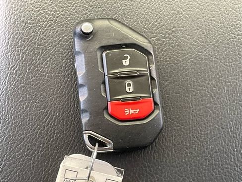 Used 2023 Jeep Wrangler Unlimited Sahara AWD/4WD image 11
