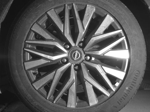 Used 2025 Nissan Altima 2.5 SV FWD image 14