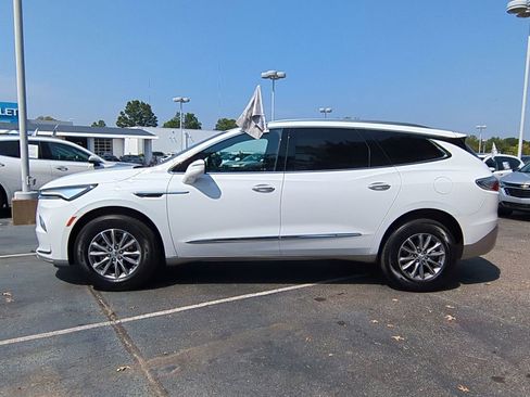 Used 2023 Buick Enclave Essence image 5