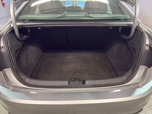 Used 2020 Volkswagen Jetta GLI FWD image 31