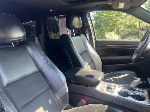 Used 2019 Jeep Grand Cherokee Altitude AWD/4WD image 17
