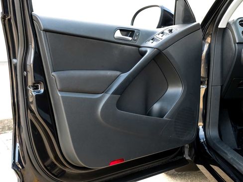 Used 2017 Volkswagen Tiguan S image 39