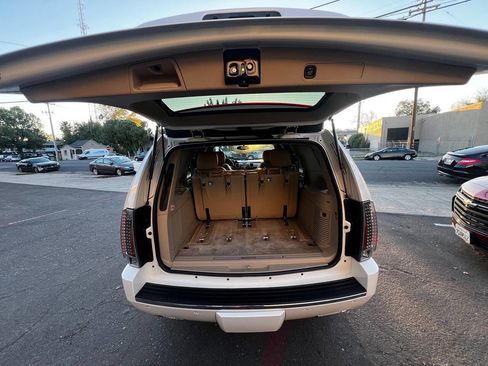 Used 2014 Cadillac Escalade Premium image 9