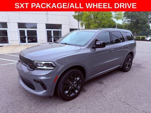 Used 2022 Dodge Durango SXT w/ Blacktop Package AWD/4WD image 3