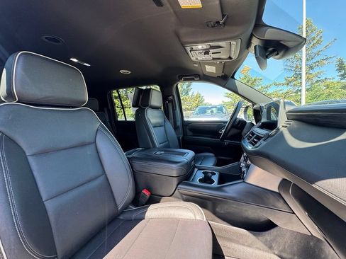Used 2024 GMC Yukon XL SLT w/ SLT Luxury Package AWD/4WD image 38
