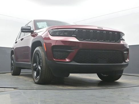 Used 2023 Jeep Grand Cherokee Altitude image 53