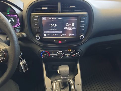 Certified 2024 Kia Soul LX FWD image 25
