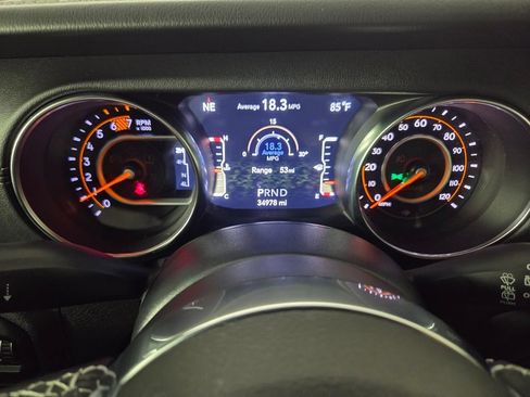 Used 2020 Jeep Wrangler Unlimited Sahara AWD/4WD image 15