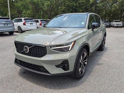 New 2025 Volvo XC40 B5 Plus w/ Protection Package Premier image 8