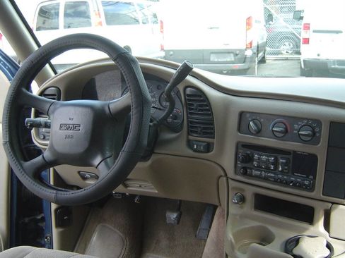 Used 2001 GMC Safari Passenger image 12
