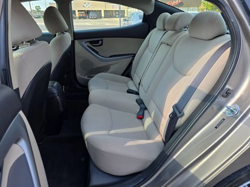 Used 2014 Hyundai Elantra SE FWD image 10