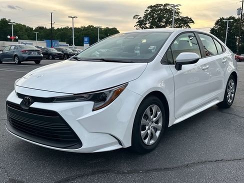 Used 2025 Toyota Corolla LE FWD image 7