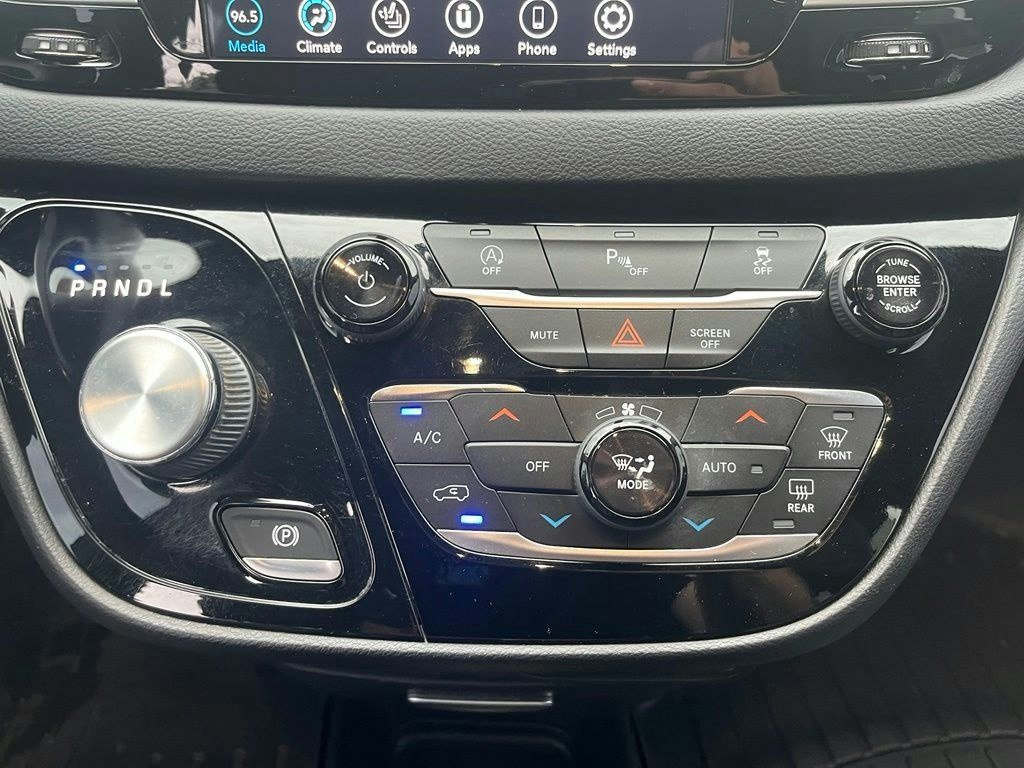 Used 2020 Chrysler Pacifica Touring-L AWD/4WD image 16