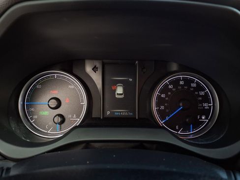 Certified 2021 Toyota Venza LE w/ Carpet Mat Package (TMS) image 12