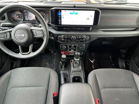 Used 2025 Jeep Wrangler Unlimited Rubicon image 13