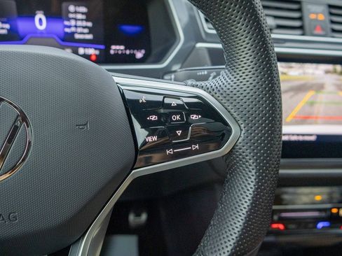 Used 2024 Volkswagen Tiguan SE R-Line image 21