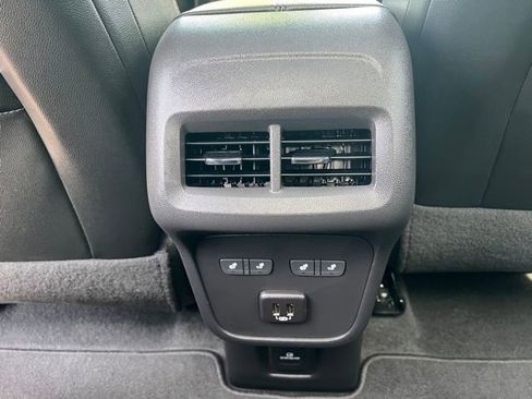 Used 2023 Chevrolet Equinox Premier AWD/4WD image 13
