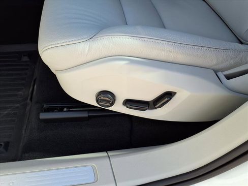 Certified 2024 Volvo XC60 B5 Plus w/ Protection Package Premier image 21