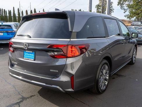 New 2026 Honda Odyssey Touring image 6