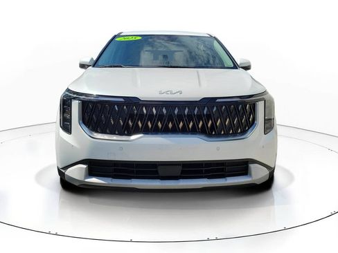Certified 2025 Kia Carnival FWD image 4