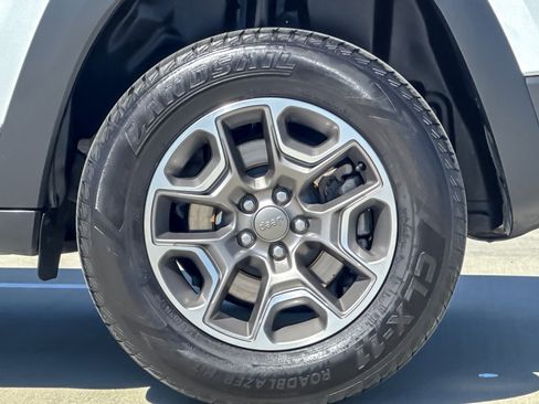 Used 2021 Jeep Cherokee Trailhawk image 25