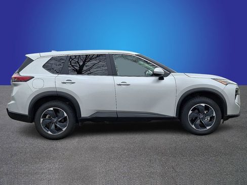Used 2024 Nissan Rogue SV image 7