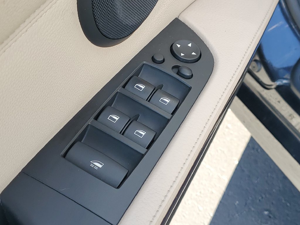 Used 2013 BMW 328i Convertible RWD image 22