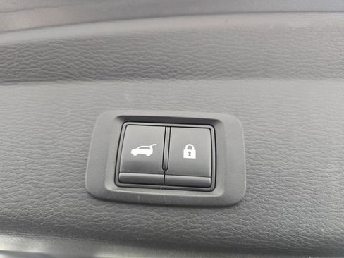 Used 2024 Mitsubishi Outlander SE image 40