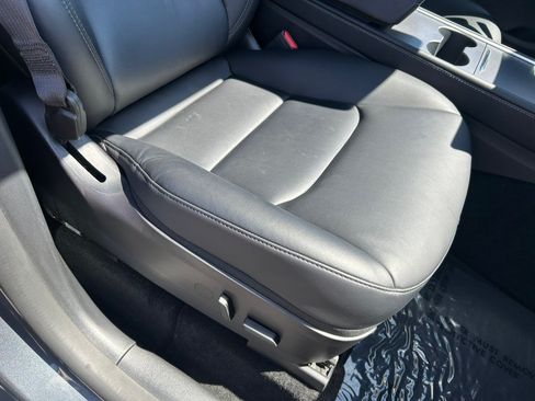 Used 2022 Tesla Model Y Long Range AWD/4WD image 29