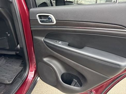 Used 2018 Jeep Grand Cherokee Limited image 11
