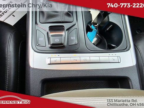 Used 2025 Kia Carnival FWD image 21