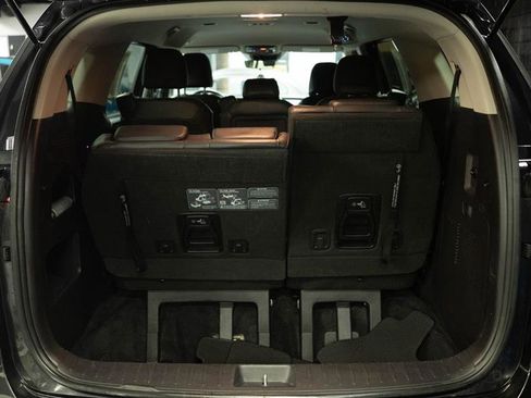 Used 2024 Kia Carnival LX image 7