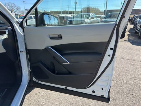 Used 2025 Toyota Corolla Cross L image 22