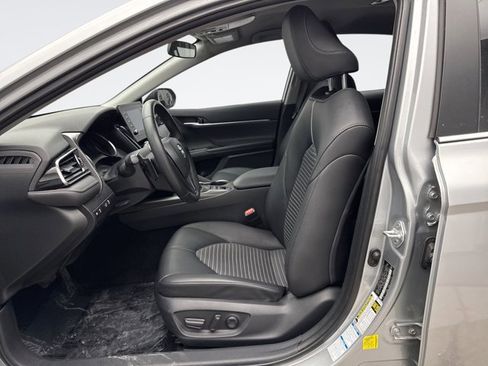 Used 2023 Toyota Camry SE image 11