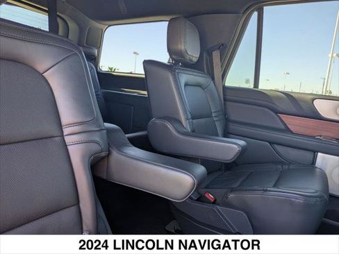 Used 2024 Lincoln Navigator Reserve AWD/4WD image 27