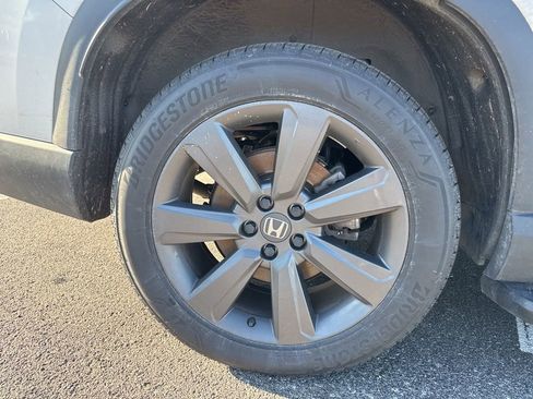 Used 2025 Honda Pilot Sport image 6