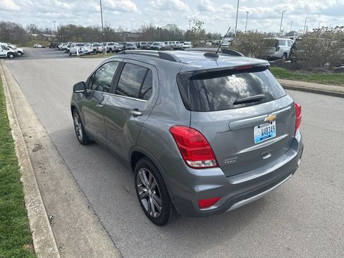 Used 2020 Chevrolet Trax LT w/ Sun & Sound Package image 4